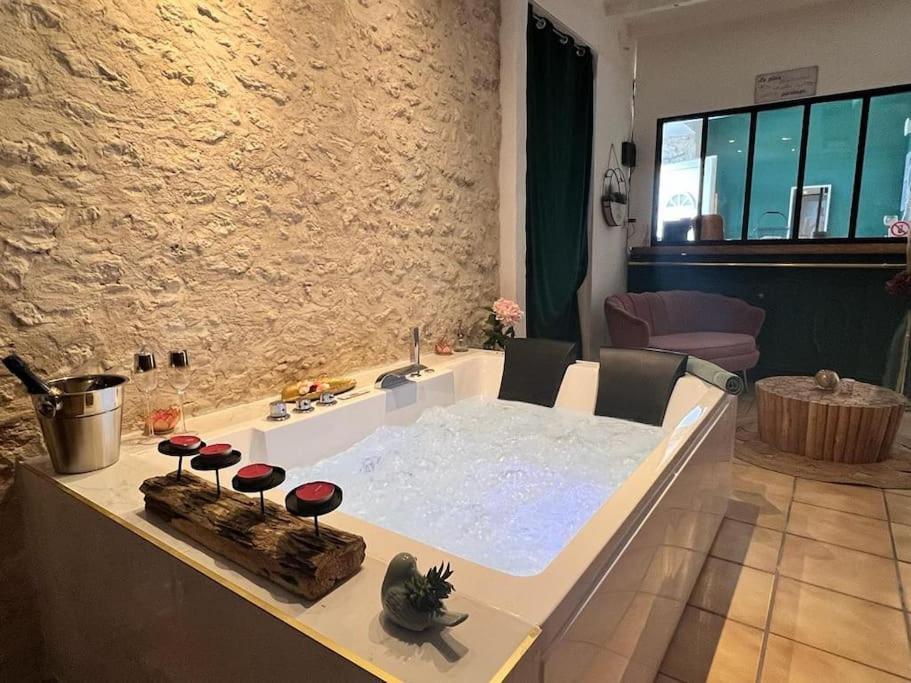 Suite Romance - Jacuzzi Moret-sur-Loing Buitenkant foto