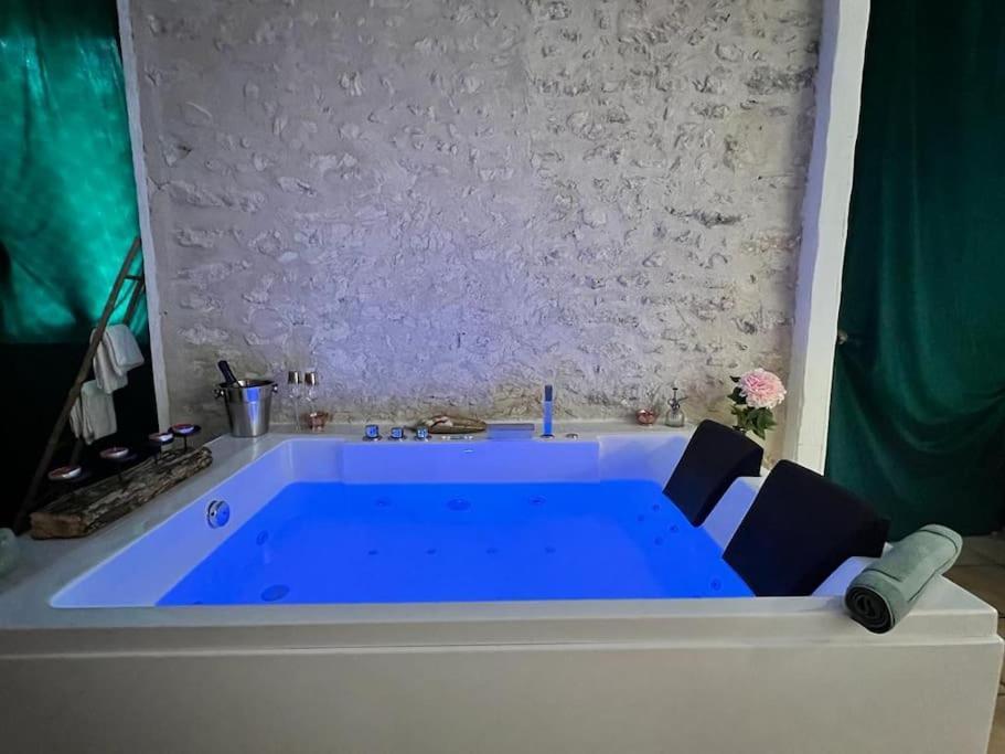 Suite Romance - Jacuzzi Moret-sur-Loing Buitenkant foto