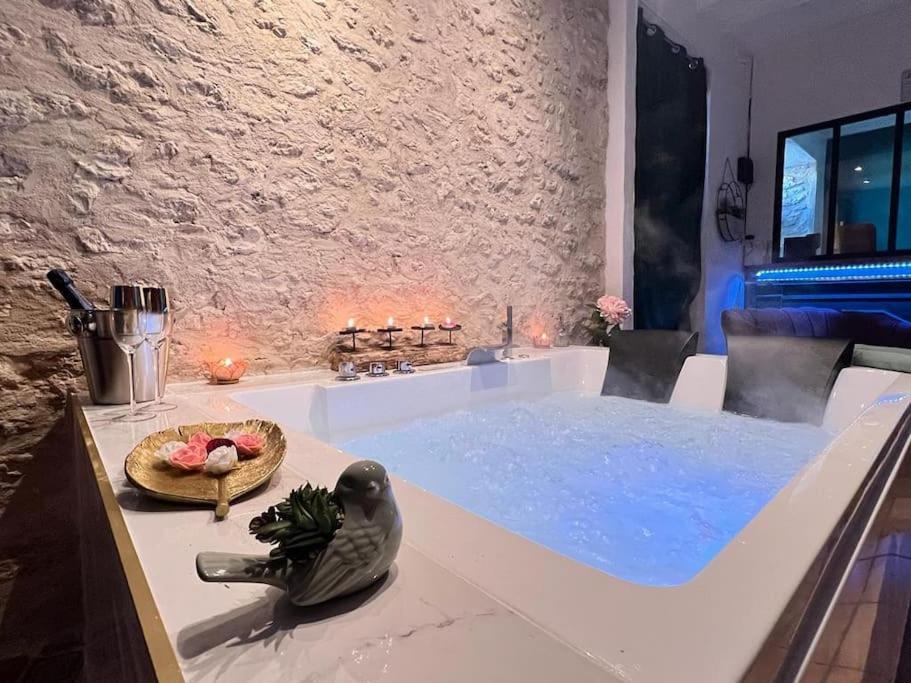 Suite Romance - Jacuzzi Moret-sur-Loing Buitenkant foto